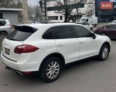 Белый Порше Каен, объемом двигателя 2.97 л и пробегом 156 тыс. км за 29500 $, фото 3 на Automoto.ua