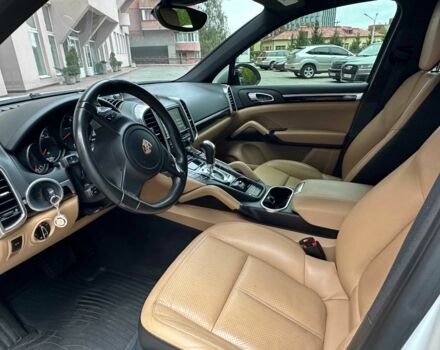 Білий Порше Cayenne, об'ємом двигуна 3 л та пробігом 190 тис. км за 29500 $, фото 4 на Automoto.ua