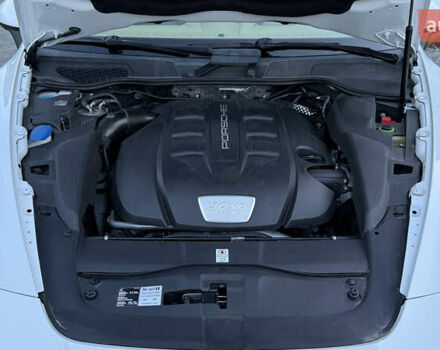 Белый Порше Каен, объемом двигателя 3 л и пробегом 187 тыс. км за 22400 $, фото 70 на Automoto.ua