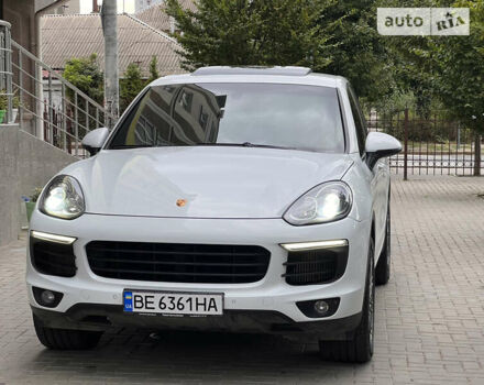 Білий Порше Cayenne, об'ємом двигуна 2.97 л та пробігом 145 тис. км за 37500 $, фото 88 на Automoto.ua