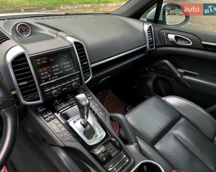 Білий Порше Cayenne, об'ємом двигуна 3 л та пробігом 192 тис. км за 23999 $, фото 38 на Automoto.ua