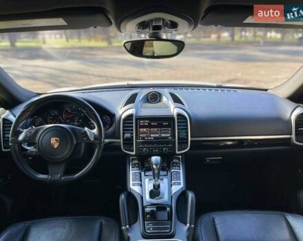 Белый Порше Каен, объемом двигателя 3 л и пробегом 150 тыс. км за 21999 $, фото 21 на Automoto.ua