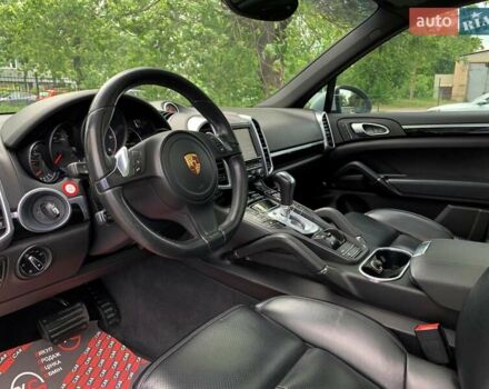 Білий Порше Cayenne, об'ємом двигуна 3 л та пробігом 192 тис. км за 23999 $, фото 24 на Automoto.ua