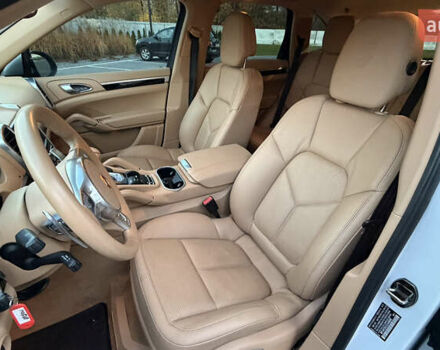 Белый Порше Каен, объемом двигателя 3 л и пробегом 187 тыс. км за 22400 $, фото 46 на Automoto.ua