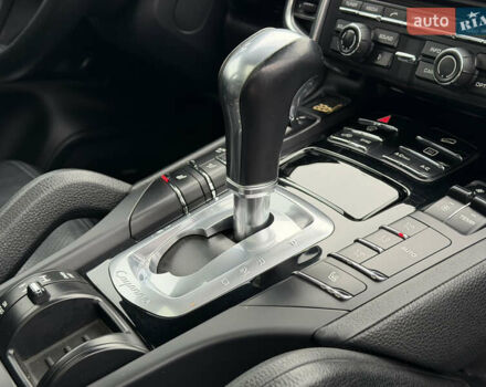 Белый Порше Каен, объемом двигателя 3 л и пробегом 195 тыс. км за 28700 $, фото 52 на Automoto.ua