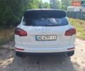 Белый Порше Каен, объемом двигателя 3.6 л и пробегом 150 тыс. км за 25500 $, фото 2 на Automoto.ua