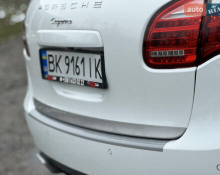 Белый Порше Каен, объемом двигателя 3 л и пробегом 195 тыс. км за 28700 $, фото 43 на Automoto.ua