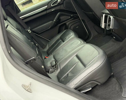 Белый Порше Каен, объемом двигателя 3 л и пробегом 195 тыс. км за 28700 $, фото 23 на Automoto.ua