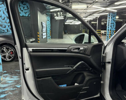 Белый Порше Каен, объемом двигателя 3.6 л и пробегом 130 тыс. км за 27500 $, фото 36 на Automoto.ua