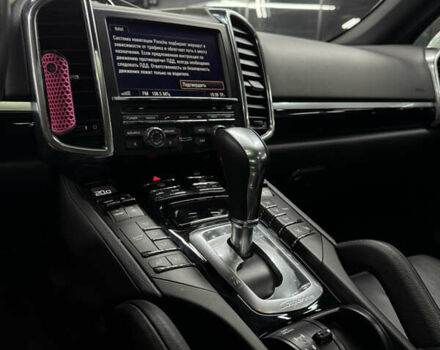 Белый Порше Каен, объемом двигателя 3.6 л и пробегом 130 тыс. км за 27500 $, фото 44 на Automoto.ua