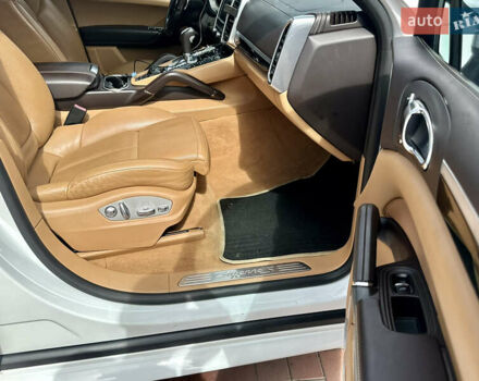 Порше Cayenne 2014 у Христиновке на Automoto.ua Білий Порше Cayenne, об'ємом двигуна 3 л та пробігом 199 тис. км за 26000 $, фото 26 на Automoto.ua