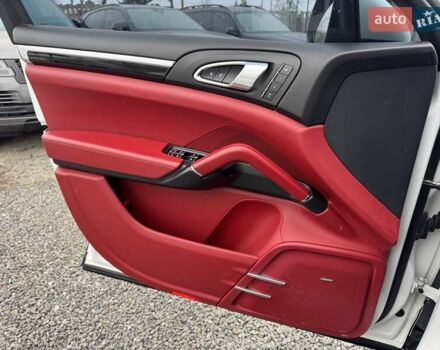 Білий Порше Cayenne, об'ємом двигуна 2.97 л та пробігом 233 тис. км за 24900 $, фото 38 на Automoto.ua