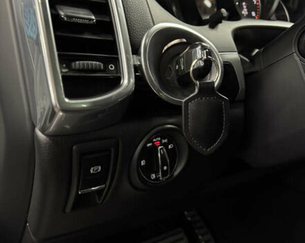 Белый Порше Каен, объемом двигателя 3.6 л и пробегом 130 тыс. км за 27500 $, фото 42 на Automoto.ua