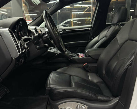 Белый Порше Каен, объемом двигателя 3.6 л и пробегом 130 тыс. км за 27500 $, фото 43 на Automoto.ua