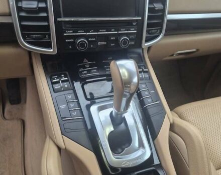 Белый Порше Каен, объемом двигателя 3 л и пробегом 155 тыс. км за 32000 $, фото 43 на Automoto.ua