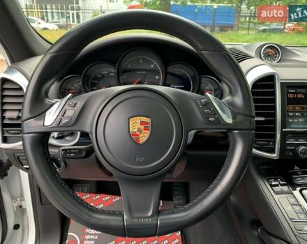 Білий Порше Cayenne, об'ємом двигуна 3 л та пробігом 192 тис. км за 23999 $, фото 35 на Automoto.ua