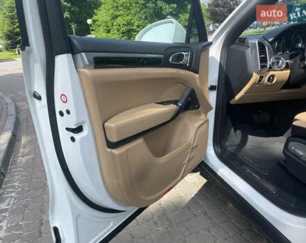 Білий Порше Cayenne, об'ємом двигуна 2.97 л та пробігом 172 тис. км за 33500 $, фото 9 на Automoto.ua