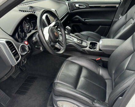 Білий Порше Cayenne, об'ємом двигуна 2.99 л та пробігом 151 тис. км за 31500 $, фото 25 на Automoto.ua
