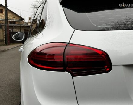 Білий Порше Cayenne, об'ємом двигуна 3.6 л та пробігом 96 тис. км за 39690 $, фото 11 на Automoto.ua