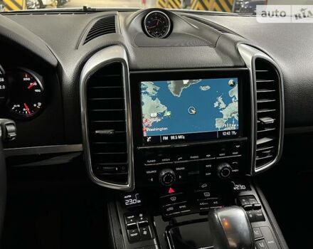 Белый Порше Каен, объемом двигателя 3.6 л и пробегом 147 тыс. км за 27900 $, фото 43 на Automoto.ua