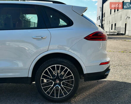 Белый Порше Каен, объемом двигателя 3.6 л и пробегом 170 тыс. км за 26500 $, фото 10 на Automoto.ua