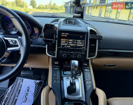 Білий Порше Cayenne, об'ємом двигуна 3 л та пробігом 206 тис. км за 31000 $, фото 26 на Automoto.ua