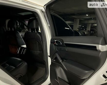 Белый Порше Каен, объемом двигателя 3.6 л и пробегом 147 тыс. км за 27900 $, фото 57 на Automoto.ua