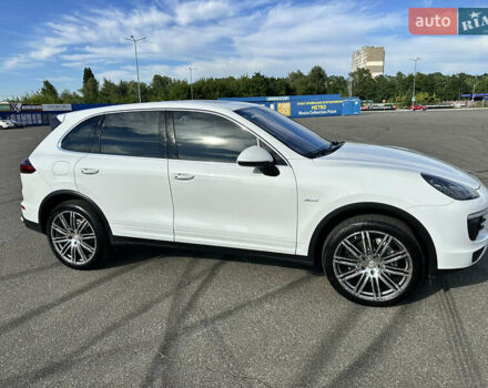 Белый Порше Каен, объемом двигателя 2.97 л и пробегом 180 тыс. км за 32000 $, фото 5 на Automoto.ua