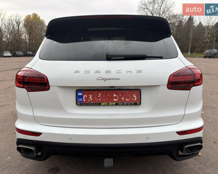 Белый Порше Каен, объемом двигателя 2.97 л и пробегом 180 тыс. км за 34000 $, фото 5 на Automoto.ua