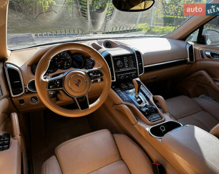 Белый Порше Каен, объемом двигателя 3.6 л и пробегом 170 тыс. км за 26500 $, фото 11 на Automoto.ua