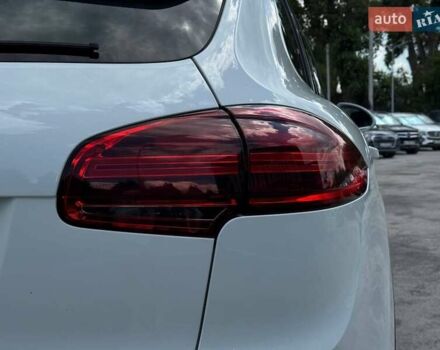 Білий Порше Cayenne, об'ємом двигуна 2.97 л та пробігом 330 тис. км за 28500 $, фото 12 на Automoto.ua