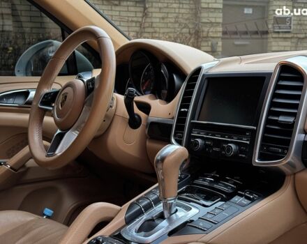 Білий Порше Cayenne, об'ємом двигуна 3.6 л та пробігом 96 тис. км за 39690 $, фото 33 на Automoto.ua