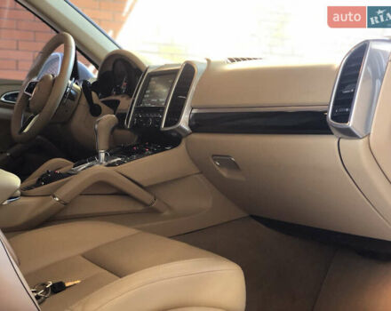 Белый Порше Каен, объемом двигателя 2.97 л и пробегом 167 тыс. км за 33499 $, фото 16 на Automoto.ua