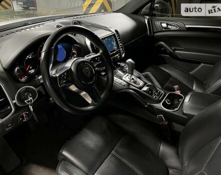 Белый Порше Каен, объемом двигателя 3.6 л и пробегом 147 тыс. км за 27900 $, фото 32 на Automoto.ua