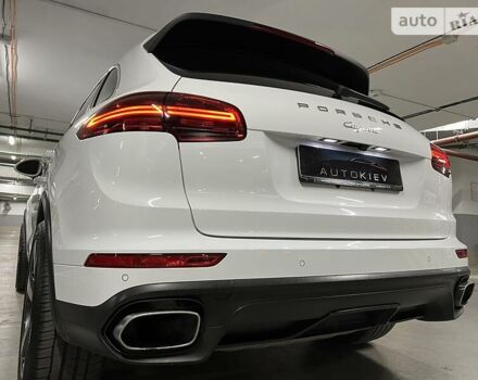 Белый Порше Каен, объемом двигателя 3.6 л и пробегом 147 тыс. км за 27900 $, фото 17 на Automoto.ua