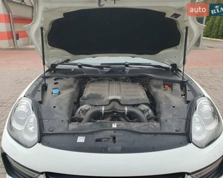 Белый Порше Каен, объемом двигателя 3.6 л и пробегом 143 тыс. км за 39999 $, фото 21 на Automoto.ua