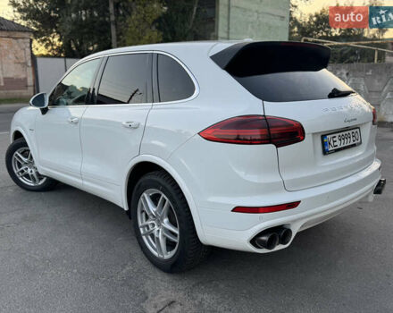 Белый Порше Каен, объемом двигателя 2.97 л и пробегом 145 тыс. км за 34567 $, фото 6 на Automoto.ua