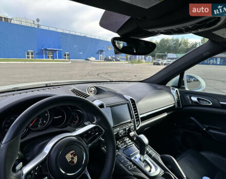 Белый Порше Каен, объемом двигателя 2.97 л и пробегом 180 тыс. км за 32000 $, фото 15 на Automoto.ua