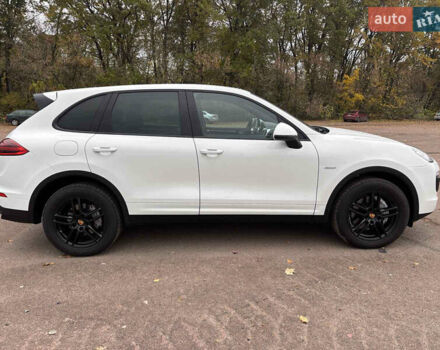 Белый Порше Каен, объемом двигателя 2.97 л и пробегом 180 тыс. км за 34000 $, фото 4 на Automoto.ua