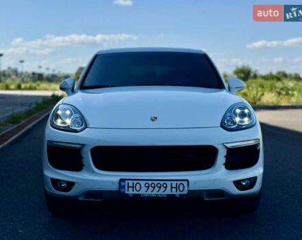 Білий Порше Cayenne, об'ємом двигуна 3 л та пробігом 206 тис. км за 31000 $, фото 4 на Automoto.ua