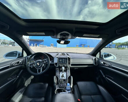 Белый Порше Каен, объемом двигателя 2.97 л и пробегом 180 тыс. км за 32000 $, фото 21 на Automoto.ua