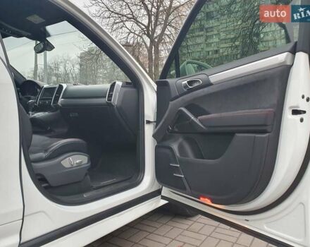 Белый Порше Каен, объемом двигателя 3.6 л и пробегом 143 тыс. км за 39999 $, фото 35 на Automoto.ua