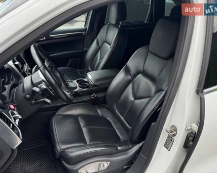 Білий Порше Cayenne, об'ємом двигуна 2.97 л та пробігом 330 тис. км за 28500 $, фото 20 на Automoto.ua