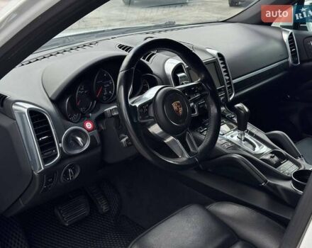 Білий Порше Cayenne, об'ємом двигуна 2.97 л та пробігом 330 тис. км за 28500 $, фото 18 на Automoto.ua