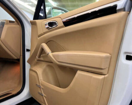 Белый Порше Каен, объемом двигателя 2.97 л и пробегом 167 тыс. км за 33499 $, фото 9 на Automoto.ua