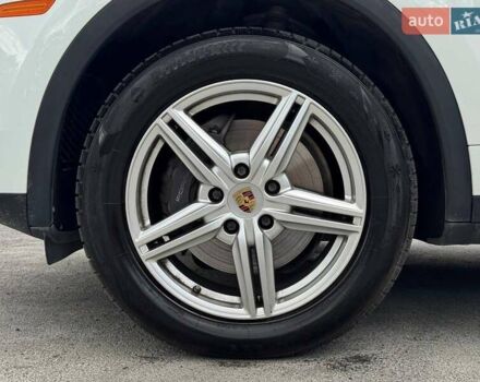 Білий Порше Cayenne, об'ємом двигуна 2.97 л та пробігом 330 тис. км за 28500 $, фото 6 на Automoto.ua