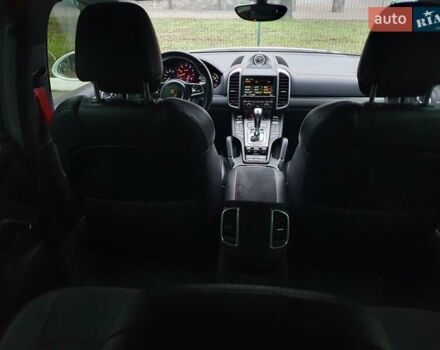 Белый Порше Каен, объемом двигателя 3.6 л и пробегом 143 тыс. км за 39999 $, фото 31 на Automoto.ua