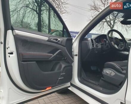 Белый Порше Каен, объемом двигателя 3.6 л и пробегом 143 тыс. км за 39999 $, фото 26 на Automoto.ua