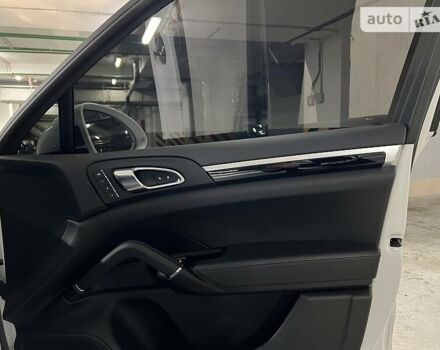 Белый Порше Каен, объемом двигателя 3.6 л и пробегом 147 тыс. км за 27900 $, фото 63 на Automoto.ua