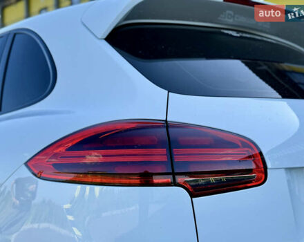 Білий Порше Cayenne, об'ємом двигуна 3 л та пробігом 206 тис. км за 31000 $, фото 12 на Automoto.ua